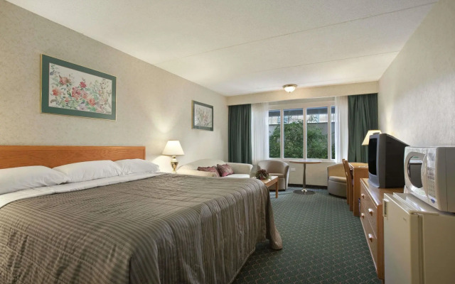 Travelodge by Wyndham Winnipeg East