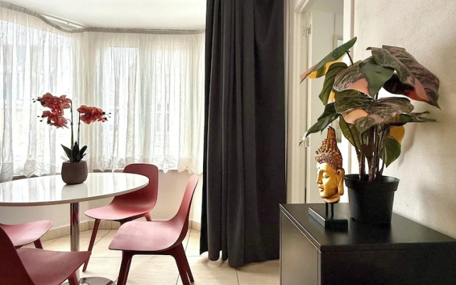 Peaceful 2 minutes European Parliament