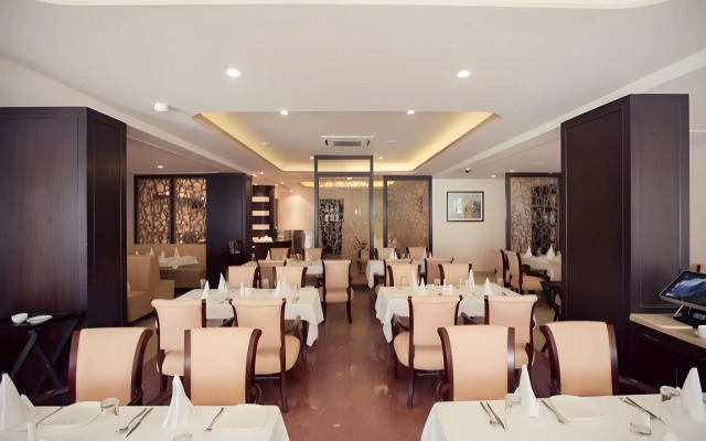 Royal Reve Hotel