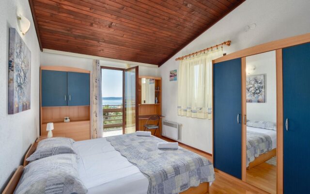 Beautiful Home in Kastel Sucurac With 3 Bedrooms, Wifi and Outdoor Swimming Pool