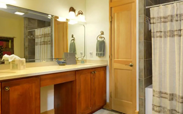 Bent Creek Lodge Bed & Breakfast