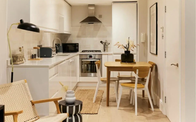 The Fichley Hideaway - Glamorous 2Bdr Flat With Patio
