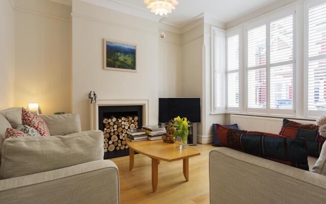 Veeve  3 Bed House On Stapleton Road Wandsworth