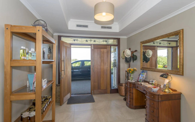 Ribbonwood Country House