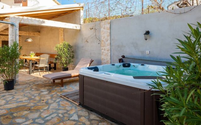 Beachfront Villa Seashell with Pool