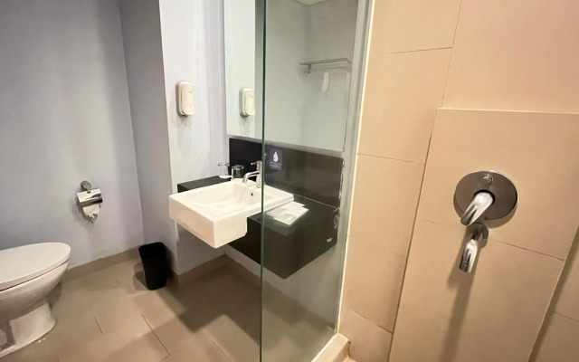 FOX Lite Metro Indah Bandung