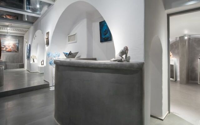 Oia Treasures Art Suites