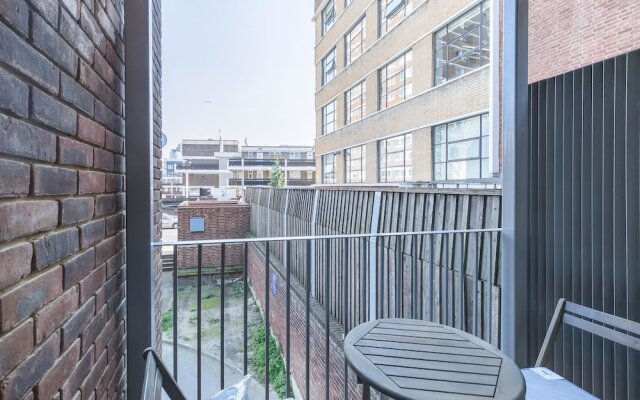 New Stylish 2 Bedroom Flat With Balcony Shoreditch