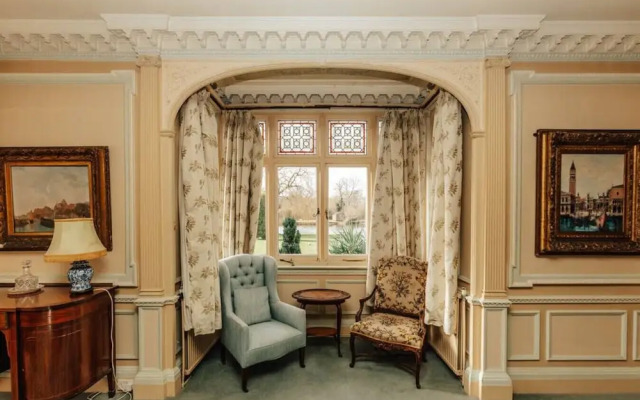 Waterfront Retreat in Hambleden