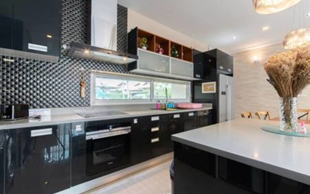 The Ville Jomtien Pool Villa By Larsen