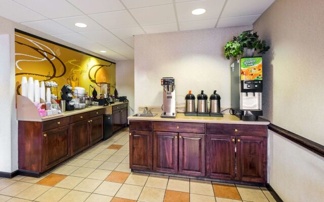 Red Roof Inn Hendersonville