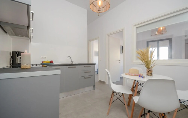 Aegean Jasmine - In The Center