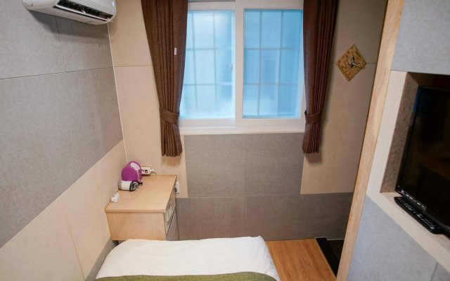 DH Sinchon Guesthouse