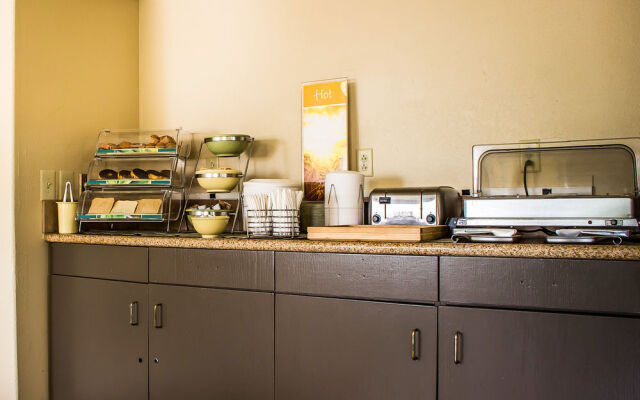 Travelodge by Wyndham Tucson Airport