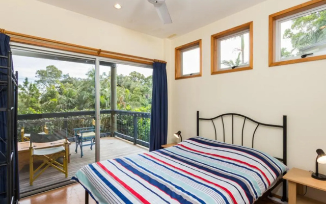 Blue Poles (Pets Allowed) – Guest Rooms – Point Lookout
