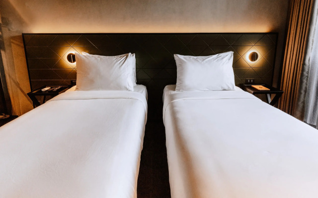 The Funny Lion El Nido