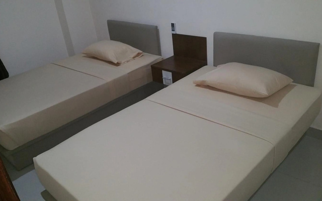 Legenda Beril Hostel – Guest Rooms – Makassar
