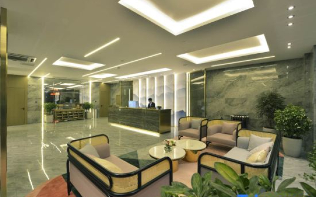 Season Hotel
