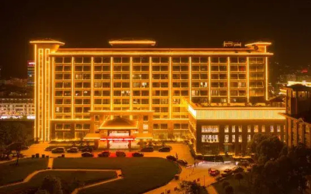 Zhaojun Mountain Villa (Xingshan High-speed Railway Station)
