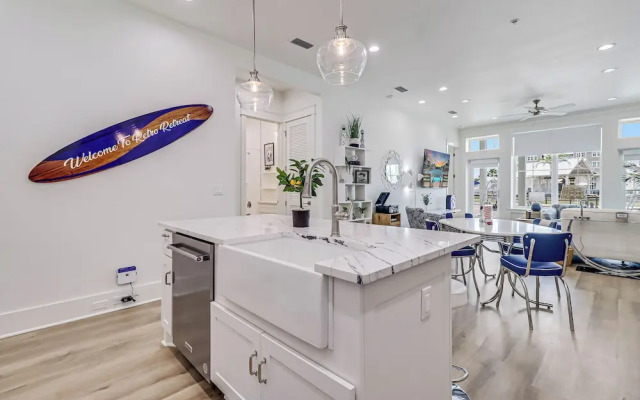 Retro Retreat TC 8102