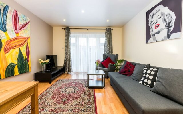 NEW 2BD Garden Flat Quick Access to Central London