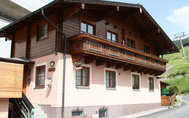 Spacious Chalet near Ski Area in Dienten am Hochkonig