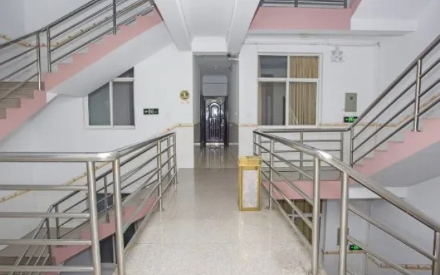 Yuxi Jinhong Hotel (Nie'er Park)