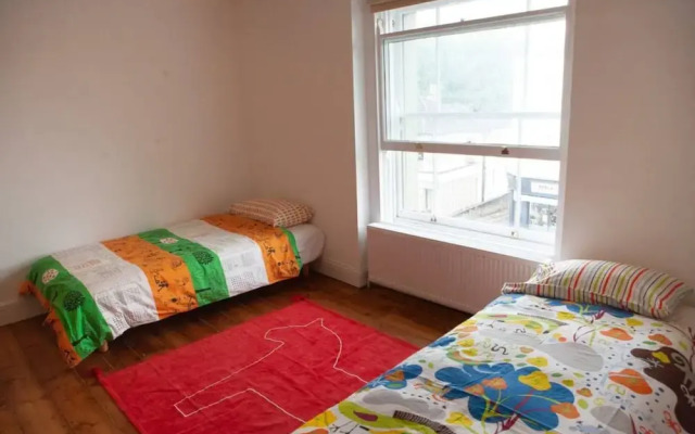 Spacious 3 Bedroom Georgian House in Bristol