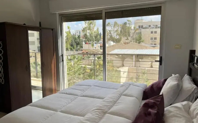 Lovely 2 bedroom nice view and a quiet area