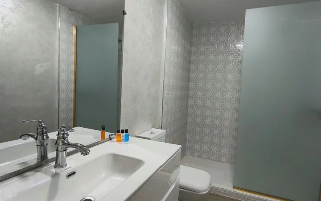 Отель Saroy Gardens