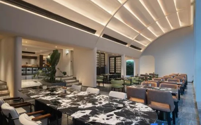 Wanda Moments Hotel (Mangshi Square Bingwu Street Branch) – Business – Dehong