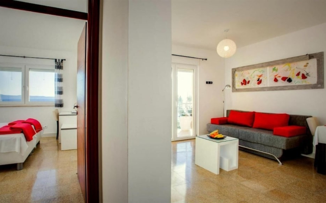 Beautiful Apartment for 3 Adults Next to the Beach