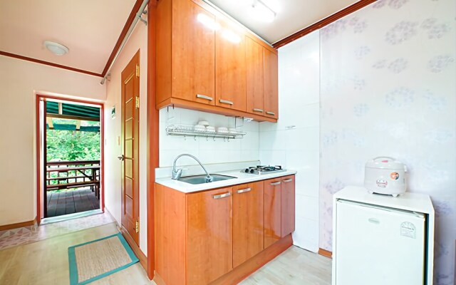 Hongcheon White House Pension