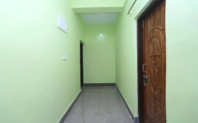 OYO 18355 Hotel Moonlight