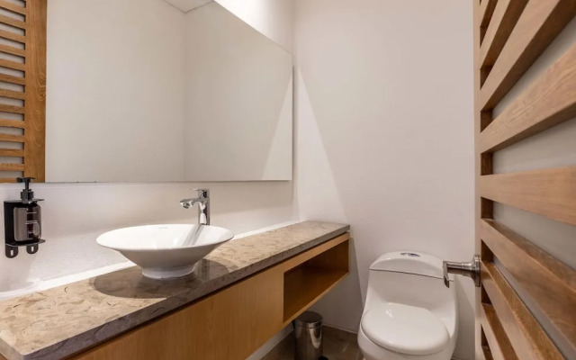 w Stunning 1BR in Chico