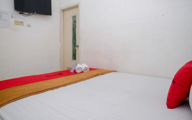 RedDoorz near Politeknik Manado