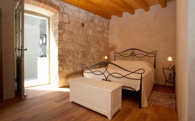 Villa Mama