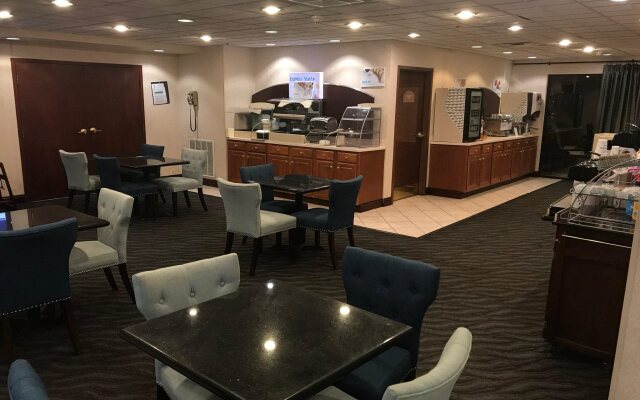 Holiday Inn Express Suites Charleston, An Ihg Hotel