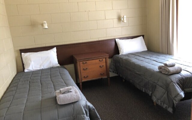 Highwayman Motel