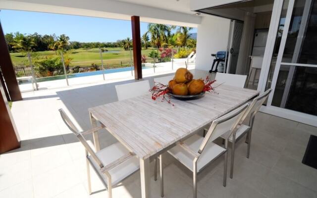 4 Cascade Luxury House on Fairway