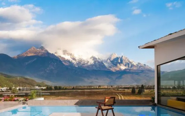 Two Mountains Series Garden of Mountains Wilderness · Snow Mountain Aesthetics HYLLA Vill – Pool – Lijiang