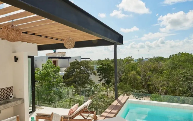 Romantic Penthouse Studio Get Away With Private Splash Pool- PENT HOUSE 3 B- By Salt-Kisses