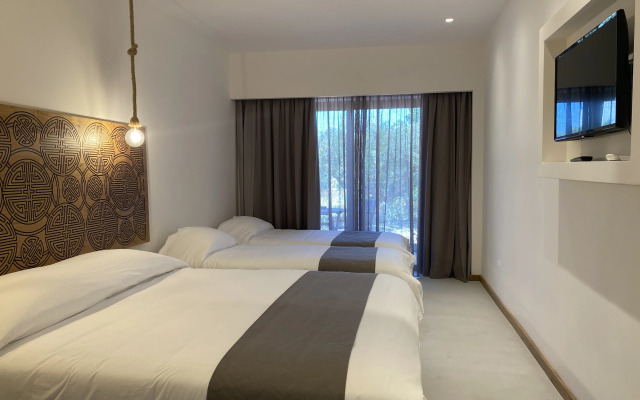 Helios Beach Hotel & Bungalows