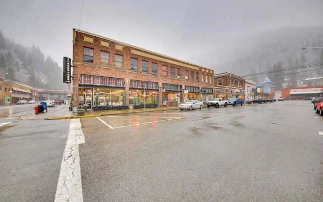 Ski & Explore! Charming Downtown Wallace Condo
