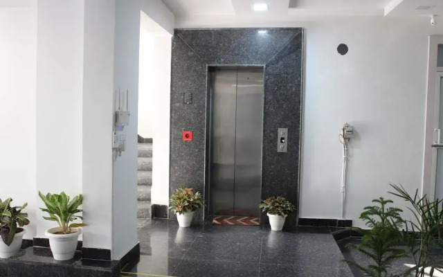 Aura Luxury Studio Near Artemis Hospital