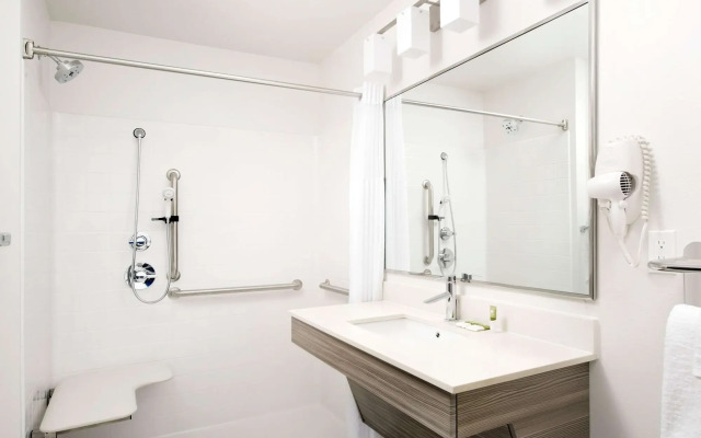 WoodSpring Suites Seattle Redmond