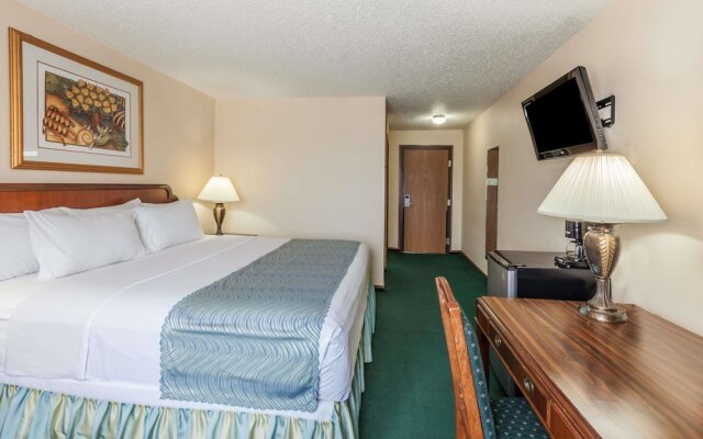 Super 8 Irving DFW Airport/South