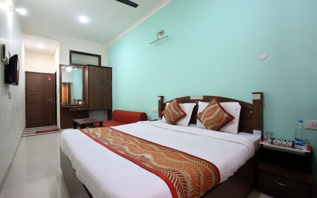 OYO 9056 Hotel Holiday Comfort