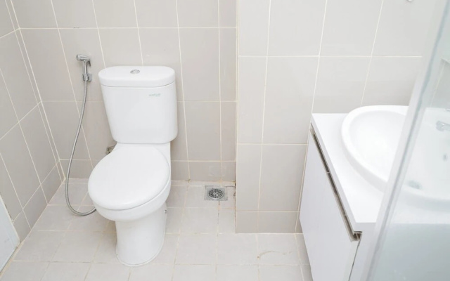 Comfy and Homey Studio at Bintaro Plaza Residence Tower Altiz Apartment – Bathroom – South Tangerang