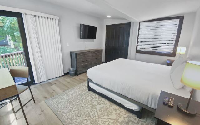 Woodside 207 4 Bedroom Home by RedAwning